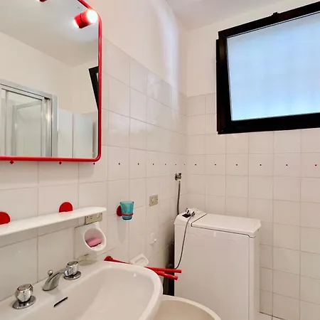Bilocale Con Piscina Condominiale Varazze