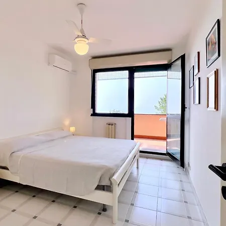 Bilocale Con Piscina Condominiale * Varazze