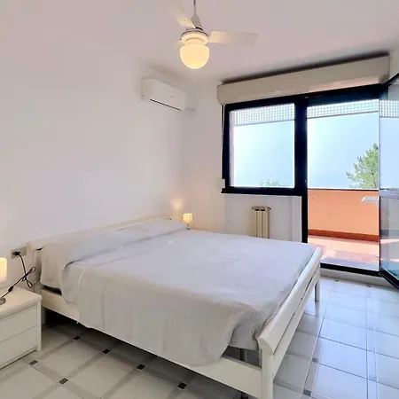 Bilocale Con Piscina Condominiale