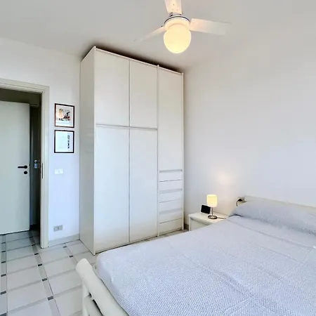 아파트 Bilocale Con Piscina Condominiale
