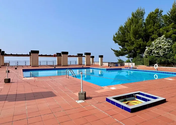Bilocale Con Piscina Condominiale Varazze