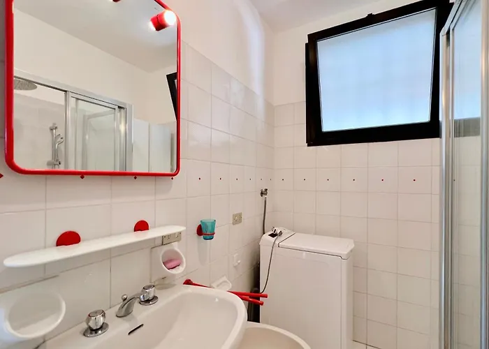 Bilocale Con Piscina Condominiale Varazze