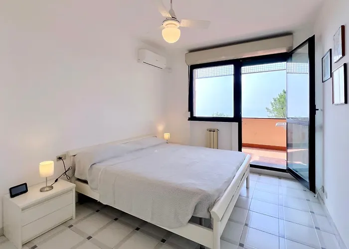 Bilocale Con Piscina Condominiale