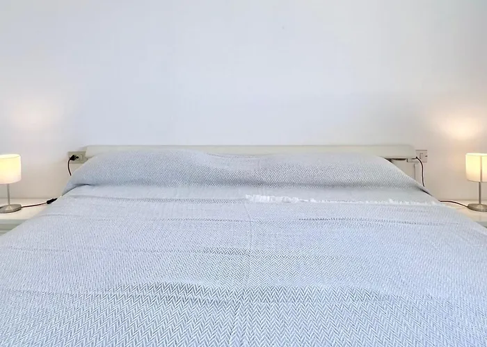 Bilocale Con Piscina Condominiale