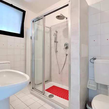 Bilocale Con Piscina Condominiale Varazze