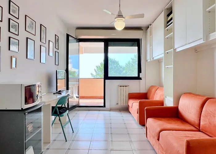 Bilocale Con Piscina Condominiale アパート *